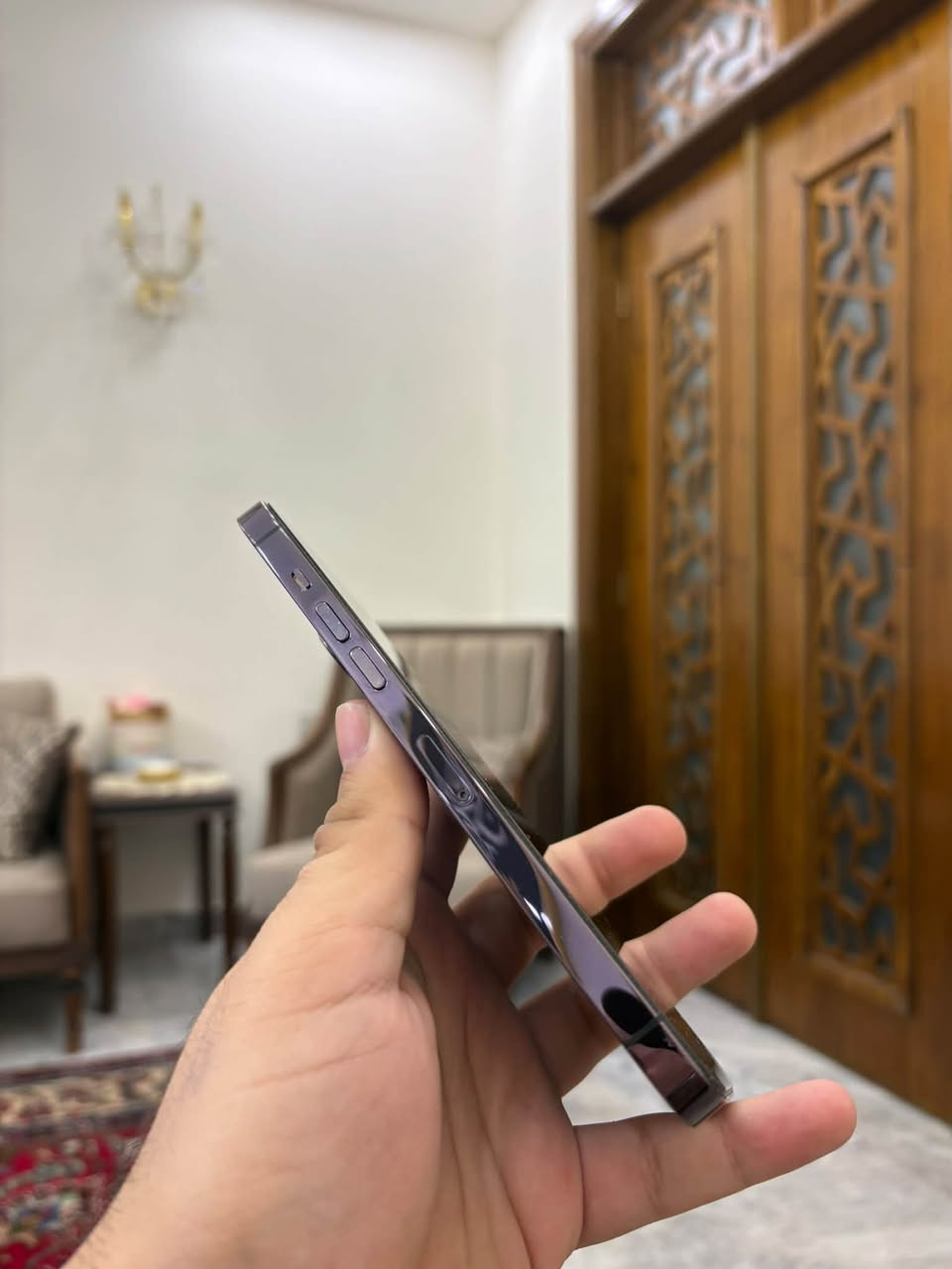 السلام عليكم
ايفون 14 Pro max
ذاكره 512g
بطاريه 80
نضافه 100 الجهاز نضيف كلش وممفتوح الجهاز ولا مستبدل بي اي قطعه الفيس ايدي شغال 
فقط النقطه الي بلشاشه العيب الوحيد وممأثره على المس او الكامره 
السعر 650 وبي مجال 
 مكاني بغداد العامريه ***********
