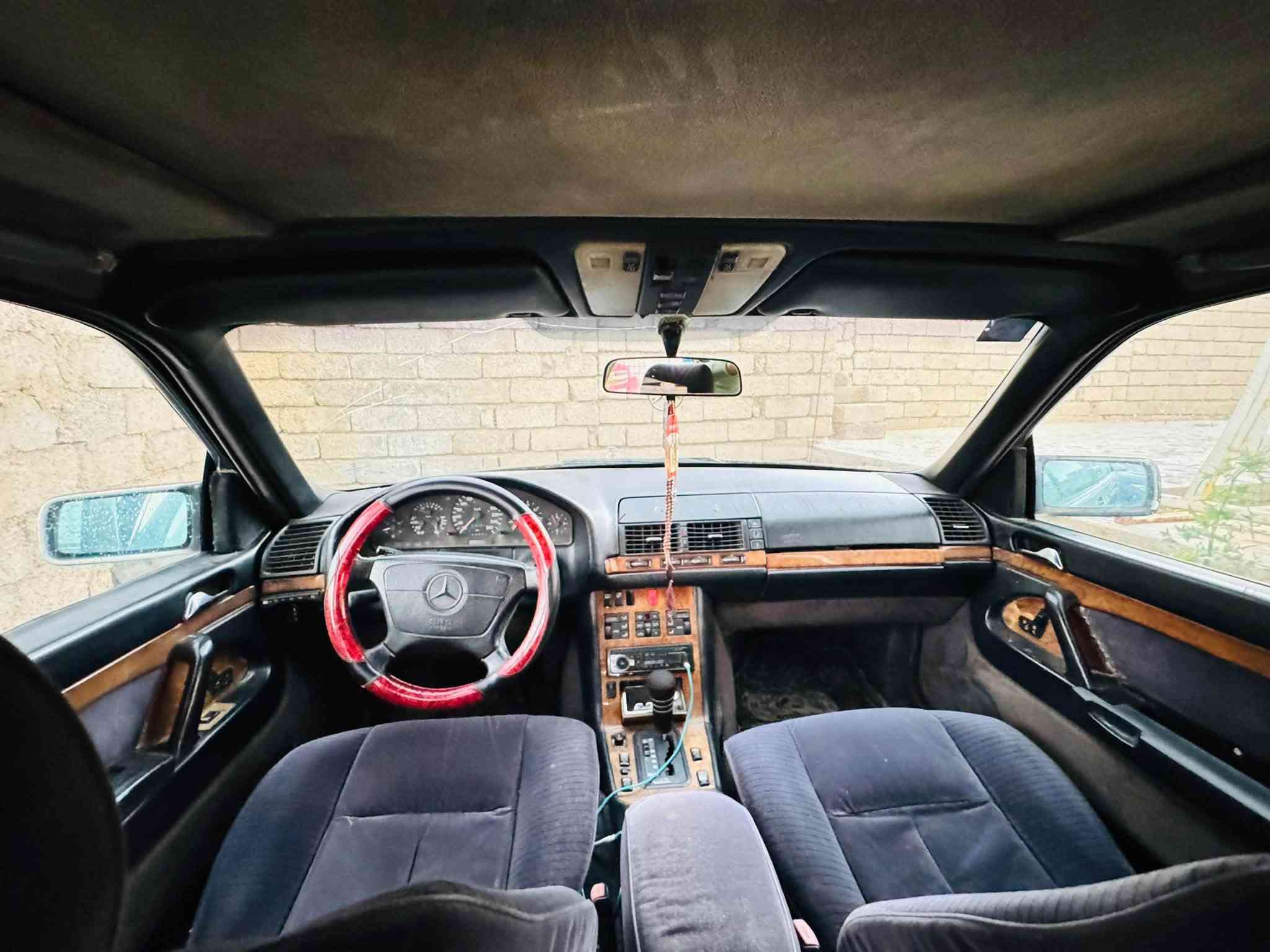 السلام عليكم مارسدس s500 1992
محرك بلادي (V8) 
رقم انبار دولي مشروع وطني ب اسمي
هزة ما منتهية بعد 
سنوية لل2031 
تخم تاير جديد 
صدر نص عمر 
كهربائيات كلها شغالة 
تبريد تدفئة شغالات 
السيارة بلادية و نظيفة 
العنوان صلاح الدين الشرقاط 
السعر 55 ويرهم مراوس حسب القناعة 
***********
