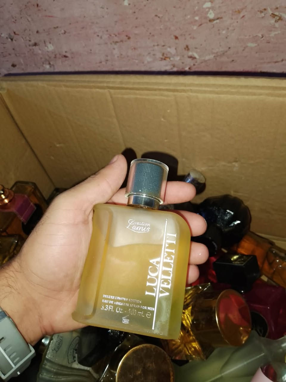 عطور باله اصلي
ابيع شلع ما ابيع مفرد بيهن 50قطعه منهن عطور قويه ومرتبه 
السعر 125 الف 
يوجد توصيل 🚚 
لكافه محافظات العراق 
***********بي وات
علق اطبلك خاص
