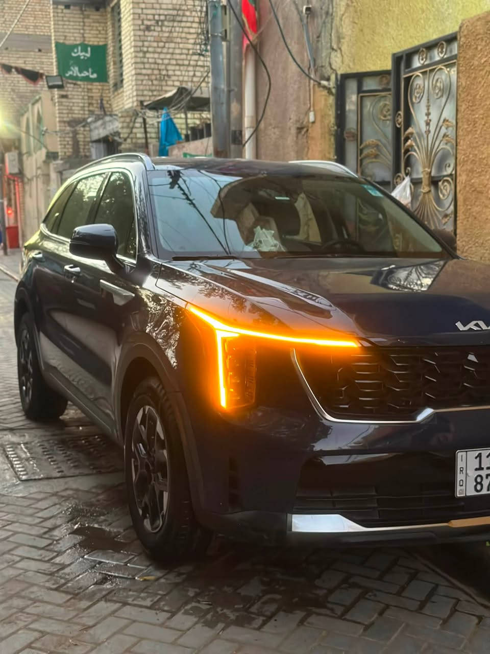 * الفئة: S (Sorento S)
* الوارد: أمريكي 🇺🇸
* المحرك: 4 سلندر، 2500
* اللون الخارجي: نيلي لون مميز
* الممشى: [25000] ميل فقط.
* رقم السيارة: [بغداد بأسمي]

المواصفات:
•بصمة ابواب
•تشغيل عن بعد دخول ذكي
•داخل لونين + مقاعد جلد تدفئة (مقعد السائق كهرباء )
•رادارات امامي خلفي  وحساسات
•مانع اصطدام وتوقف ذاتي
•ويل كب كروم حجم ١٨ 
•تبريد قطعتين

•شاشة متصلة 
•ابل كاربلاي واندرويد اوتو 
•شاحن وايرلس 
•منافذ Type C موزعة بكل السيارة

الضرر ( موضح بالصور + تبديل بنيد وبيها طلقة بالقمارة+رصعة وخدوش بسيطة) بدون شواصي بدون اي شي 

ملاحظة : ضربةالبنيد ما واصله للراديتر ولا للبدنه حتى الدعامية نفسها 

مكان السيارة : بغداد 
السعر :240 وبيها مجال بسيط حك الجيه 

للاتصال او واتساب : ***********
