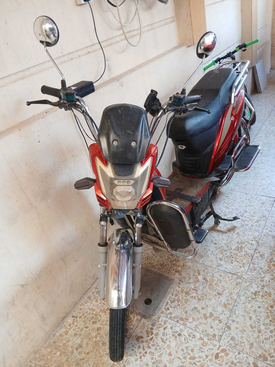 السلام عليكم هارلي للبيع موديل ٢٥ بطاريات ع فحص ***********
