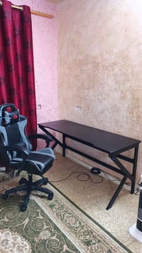 فقط الميز للبيع