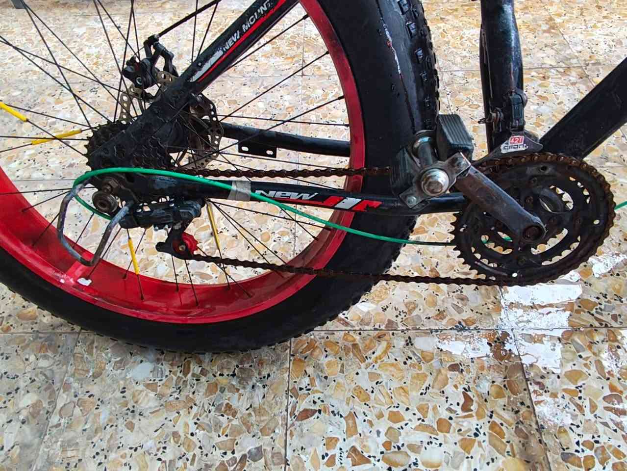 بايسكل.ياباني.G.K BIKE. نظافته زينه ومرتب 
حجم 26./ 6نمر تبديل 
تايراته نظيفات بعدهن مامسحوگات زين 
بي نقوصات بسيطه لأن متروك
سرج وبريك امامي فقط 
السعر 120الف وبي مجال بسيط 
مكاني
 كربلاء المقدسه الطاقه قطاع18
تواصل واتساب ***********
