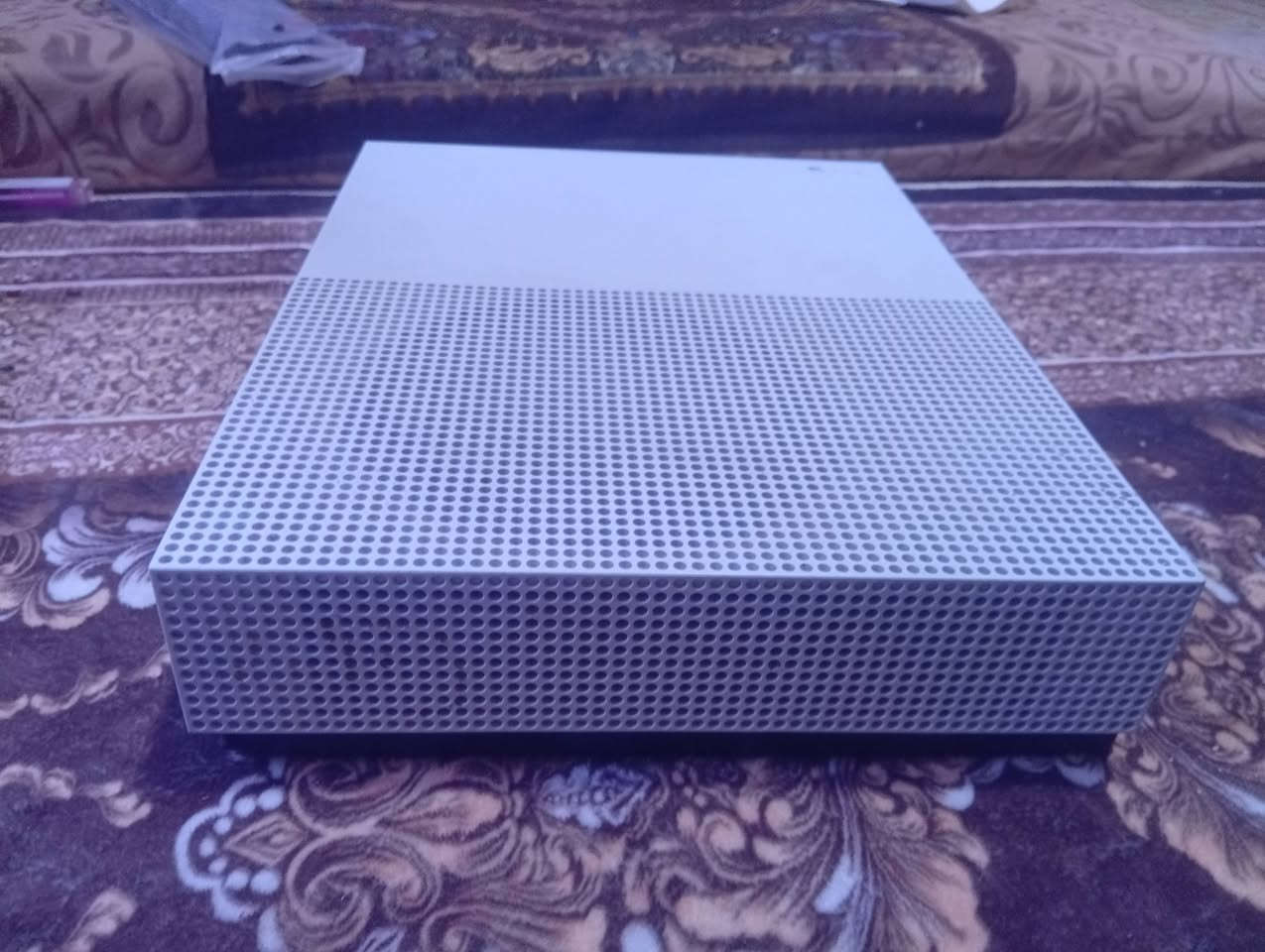 اكس بوكس وان اس للبيع مع يده واحده
السعر 185 وبي مجال 
مكاني بصره 
اي استفسار ***********
