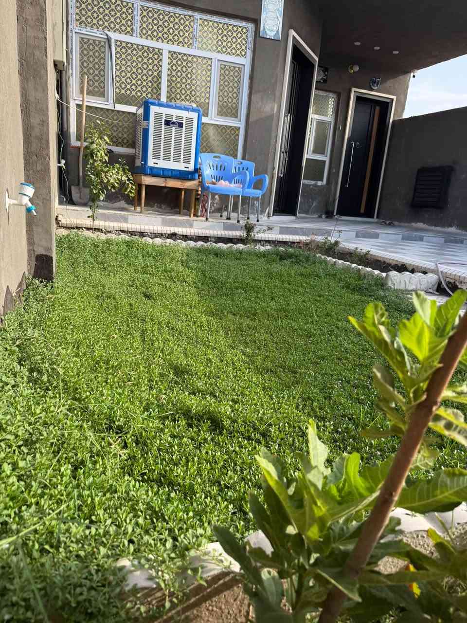 للبيع دار سكني🏘️
مساحة📐 ٢١٨ م٢  
مكانة📍 بالزكندري  خلف المدرسة 
خدمات ماء 💦 كهرباء⚡️ تبليط🚧 
تحويل مباشر✅ وضمان ١٠٠/١٠٠✅
يحتوي على غرفتين نوم🛏️ ومطبخ🧑‍🍳 حار وبارد وصالة 💙 واستقبال 🤍 وصحيات🚾 داخلية وخارجية  وممرات عدد٢ 🚧 وطارمة واسعة وحديقة🌾🌺🌸
بناء حديث🏠 مايقارب ٦ اشهر  الصور داخل المنشور  👇👇 
 سعره  حلو  وشتريد ارقامي موجودة وبخدمتك اتصل واسال بالي يعجبك بدون تعليقات 💙
للاستفسار اكثر مراجعة مكتب عقارات الاخوين او الاتصال 📞 
***********
*********** 
بابل/ الحمزة الغربي ع / شارع المواكب/ مقابل العمارة الحمراء❤️
