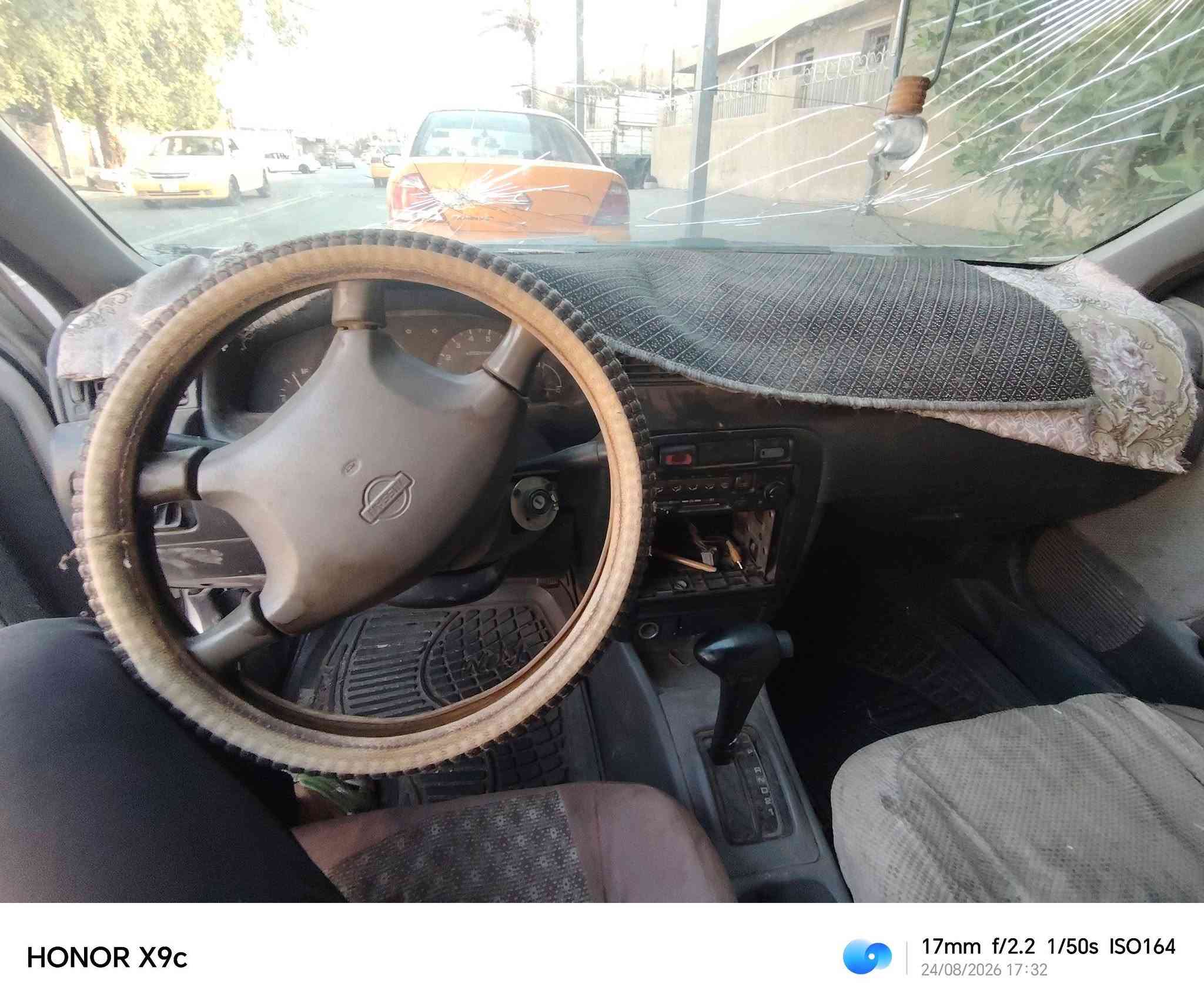 نيسان البيع
رقم بغداد دولي انكليزي تحويل مباشر 
موديل 94
تخم تاير نضيف 
سنوية جديدة 
هزة جديدة 
كير اوتو ماتيك 
محرك نضيف 
سيارة شغالة وتمشي 
سعر 23 وبيهة مجال
عنوان دورة
 
***********
