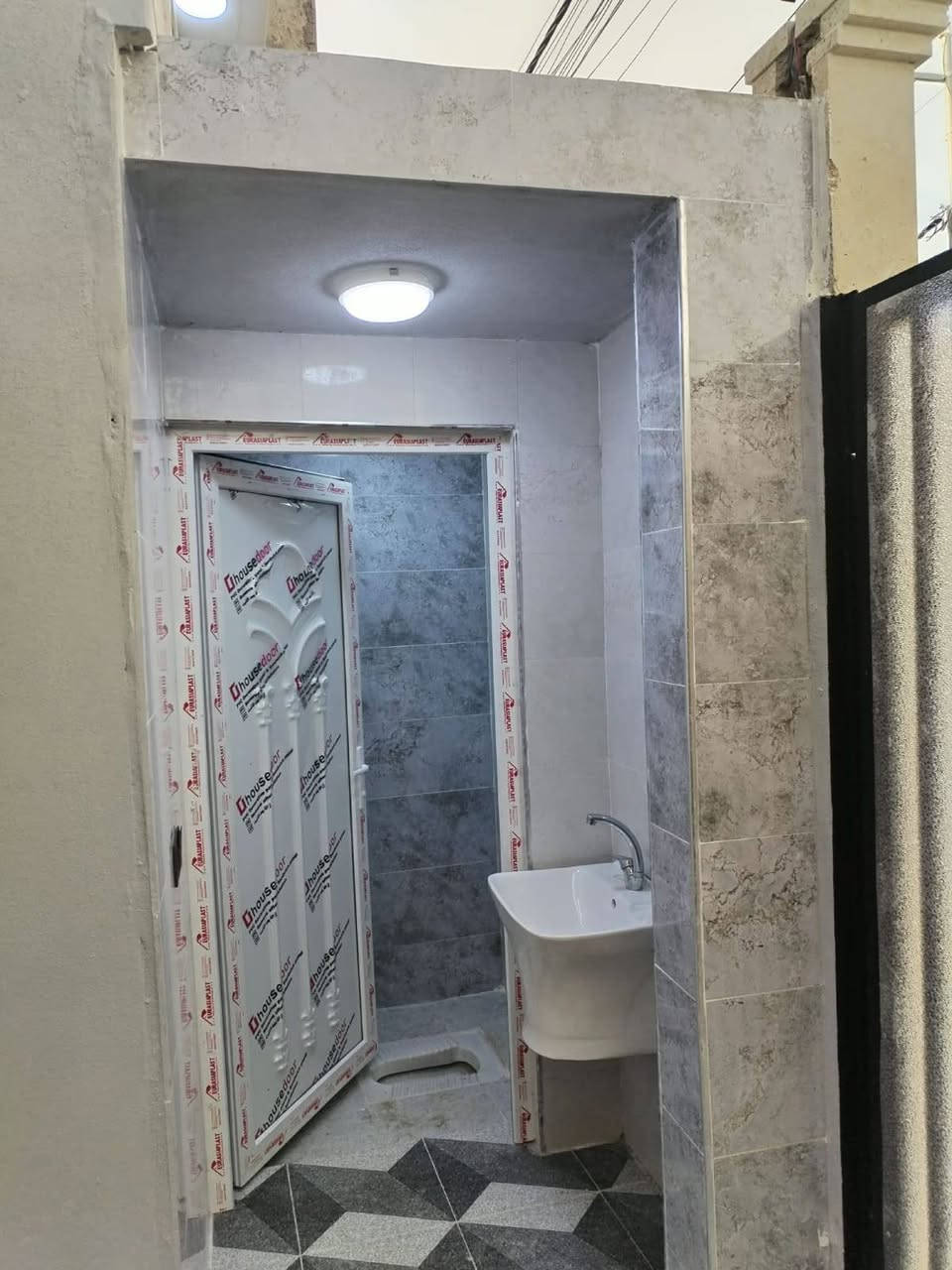 ✅السلام عليكم🌹
🏠دار حديث #للبيع  مساحه 100 متر
بناء زيروا من الطيراز الحديث تسليم #فوري
طابق واحد سند طابو #غرفه وهول #ومطبخ #ومشتملات 
✅منطقه السماح الثانيه مدخل شارع 20
 الفرع الثاني لشارع 20 قرب مدرسه الإمام الزهري 
للإستفسار الاتصال على الرقم *********** متوفر واتساب
*********** ملاحضة الدار  تابع الي وليس لمكتب عقار موصل, نينوى
