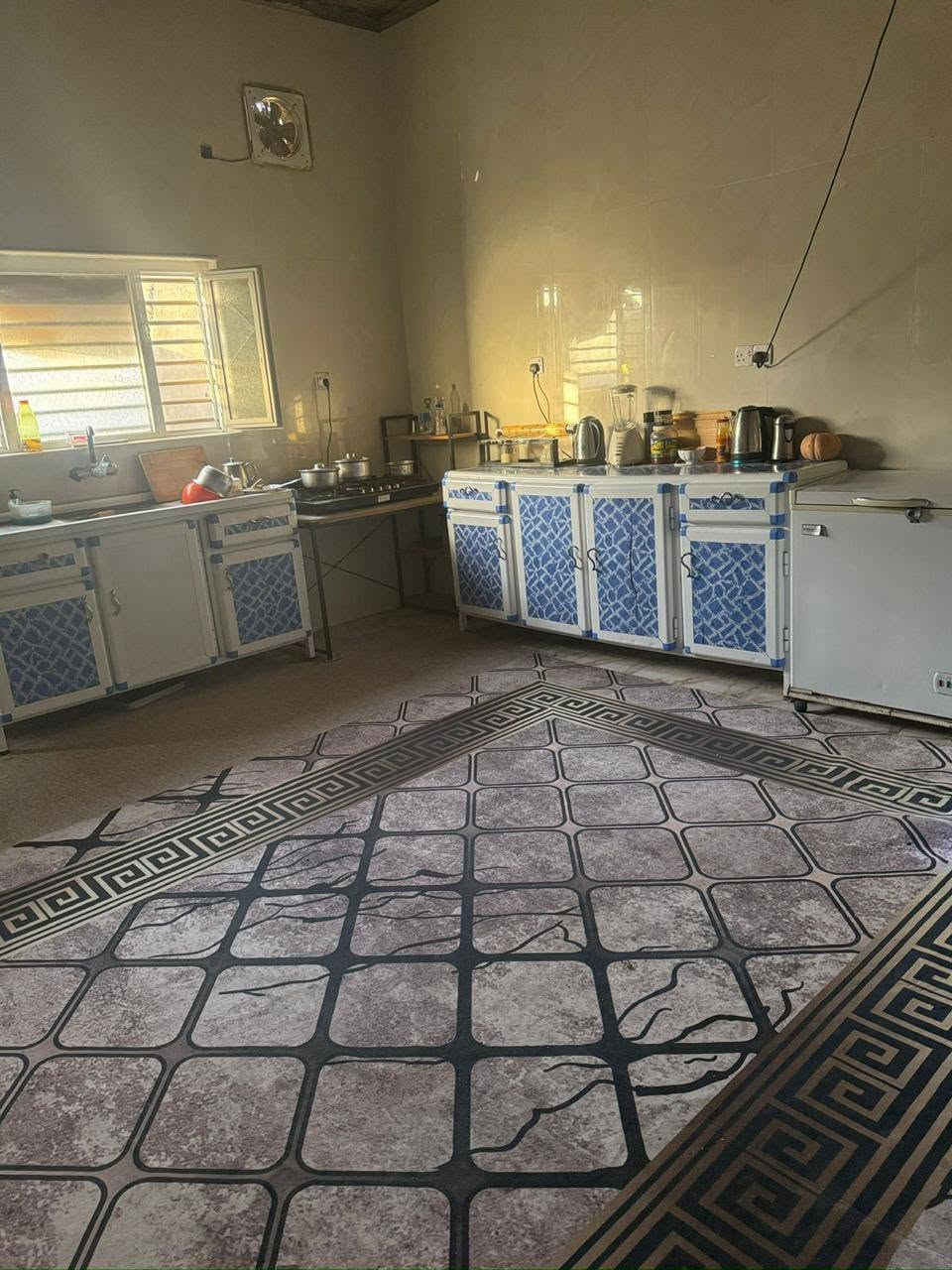 سلام عليكم بيت بل تنومه الصالحيه مقابيل مدارس ريف الزاهر البيت مساحه 250البيت يتكون من 3غرف
وصاله وستقبال ومجموعت صحيات داخليه وخارجيه 
نوع العقار طابو صرف زراعي بسم عراقي  سنت البنه 2023
يبعد عن الشارع الصالحيه 200م خدمات ماء وكهرباء وتبليط نوع البنه ابلوك (السعر )(120)وبي مجال رقم الهاتف 
***********وانه خادم
