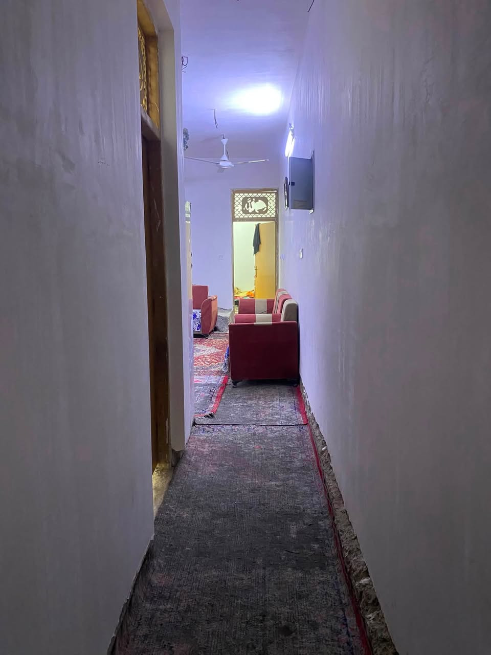 السلام عليكم عندي بيت يحتوي عله ستقبال و ثلاث صحيات ومطبخين حار وبارد ومساحت درج و سطحين قاطين ونص سعر100وبي مجال العنوان الامين السده طابو صرف الاستفسار عله هذه رقم ***********
