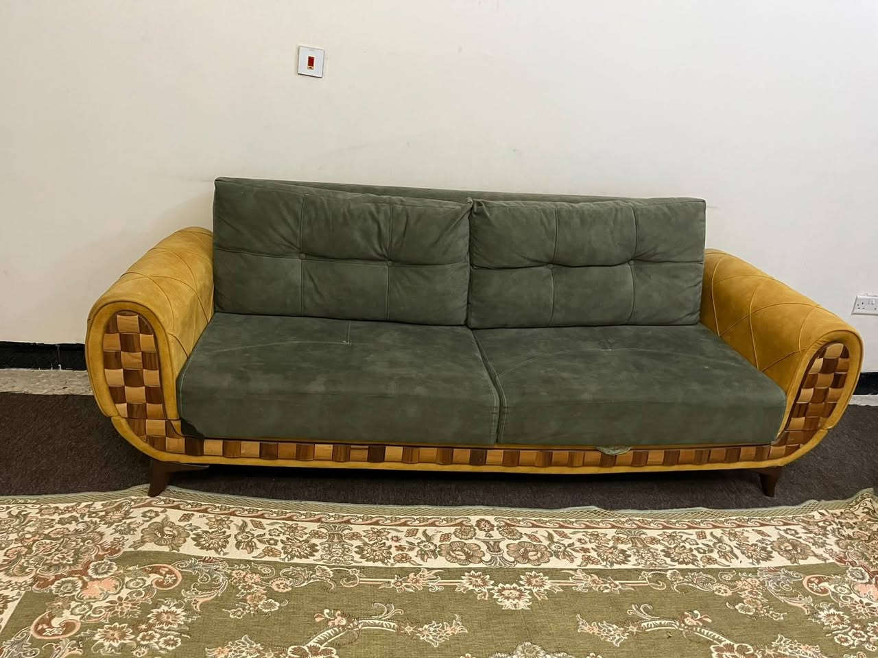 كنبة • صالون • اثاث