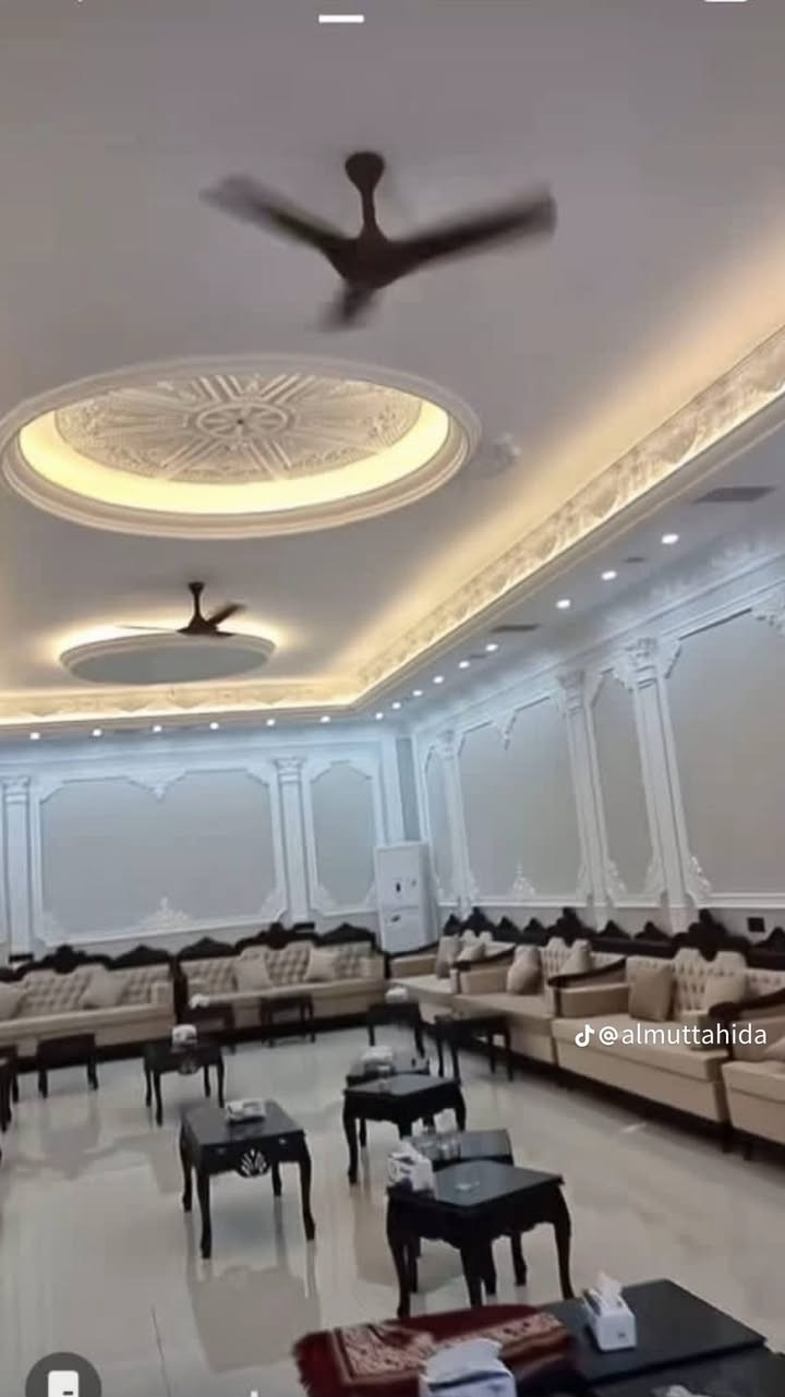 سلام عليكم صباغ واجهة حداديه دواخل ديكورات تصليح جدران طلس شغل درجة أوله وأسعار مناسبة جداا للتواصل *********** واتساب متوفر@

نص مكتوب في الصور:
- @it._h8
- @almuttahida