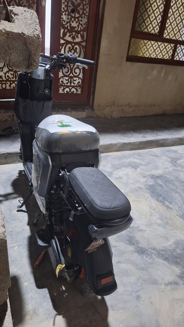 سلام عليكم بيع دراجه بدون بطاريات  سعرها ٢٠٠ وبيه مجال واذا بيهن بطاريات  ب ٤٠٠ وبيهه مجال قليل المكان بصره زبير المكصب  الرقم***********
