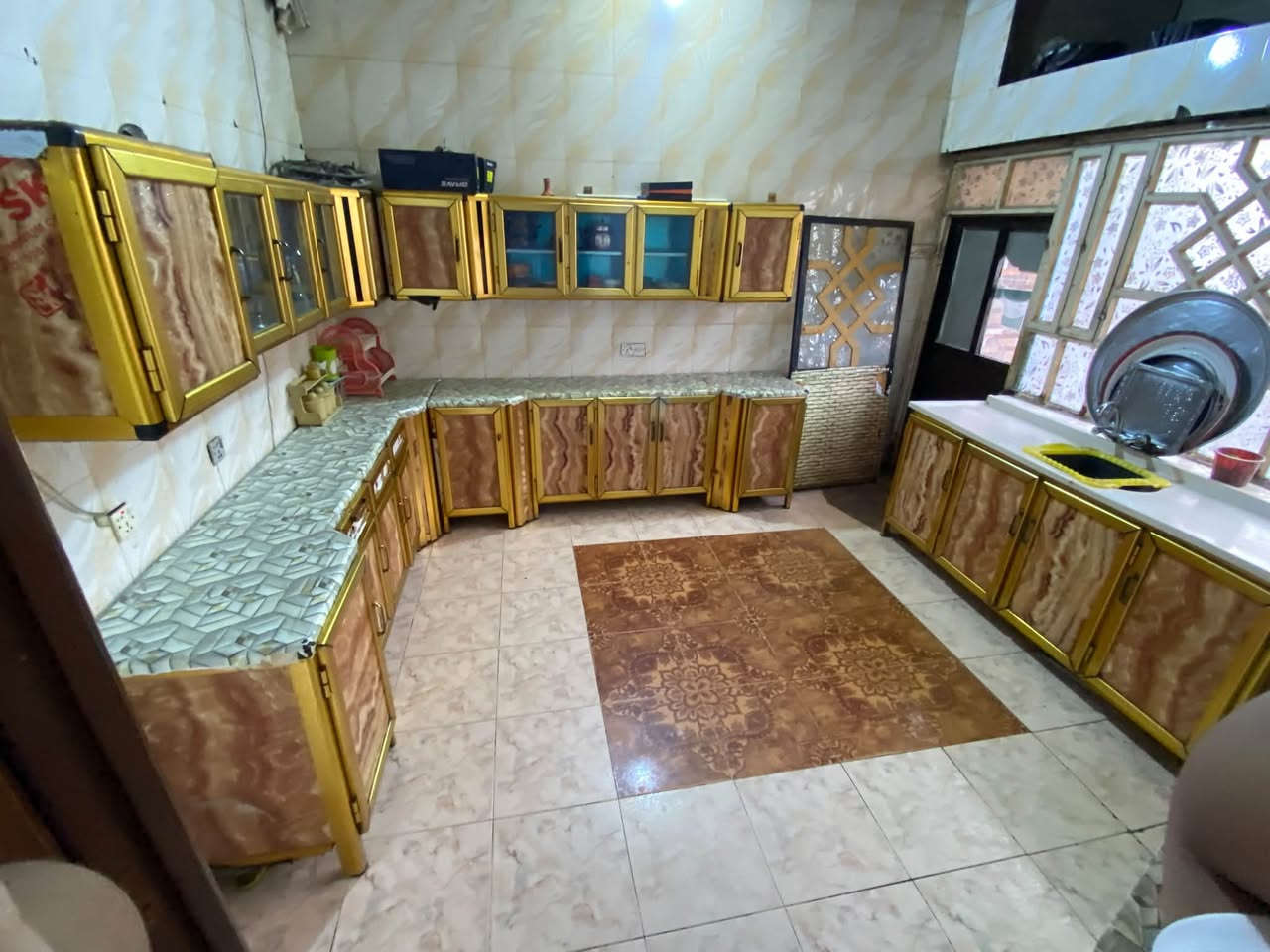سلام عليكم اغراض   للبيع اغراض كنتور خمس بوب قياس 3امتار 

بوفيه طول 3امتارر هيه وصينيهه  وغراضهه للبيع 

كاونتر تسكام مستعمل قليل رقم التلوفن بس وتساب 
***********‬   

وسعر خاص مناسب السعر ومستعجل
