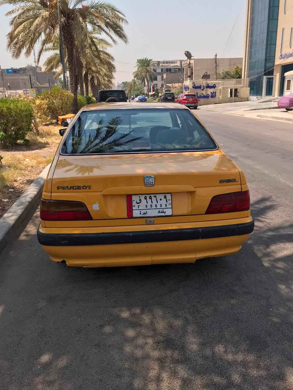 بيجو بارس ٢٠١٥
كير ومحرك خير من الله 
كير فرنسي
كشر شوف العين 
بيها طخات بسيطة 
دواخلها حلوة 
رقم بغداد 
باسمي السيارة 
السعر ٤٠ وبيها مجال بسيط
مكاني بغداد الدورة 
للاستفسار   ***********

