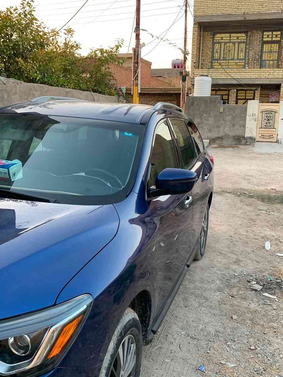 سلام عليكم 
نيسان باڤندر 2018 SV للبيع 
فول مواصفات عدى البنوراما 
7 راكب 
محرك 6 سلندر  3500
 فور ويل 4wd 
وارد امريكي 
قطعه وحده فقط   صبغ  بدون ضربه او بارد باب الخلفيه عكس السايق 
بدون دواخل 
بصمة تشغيل 
تشغيل عن بعد 
بصمة ابواب 
باقي السياره مكفوله كفاله عامه 
محرك مكفول 
كير مكفول 
تبريد مكفول 
صدر مكفول جديد 
تحكم  ستيرن كامل 
تبريد 3 قطع 
سنوية بأسمي لحد 2030
رقم بغداد 
شاشة وسطيه لمس بلادية 
كشنات تدفئة وتبريد 
منظومة لايت ثلجي (نهاري )جديد 
بيه هواي مواصفات ماذكرتهن  معروفه 
ماشية 113 ميل 
السياره جاهزه تماماً 
المكان بغداد  
السعر ١٧٠ وبيه مجال 
***********
***********

