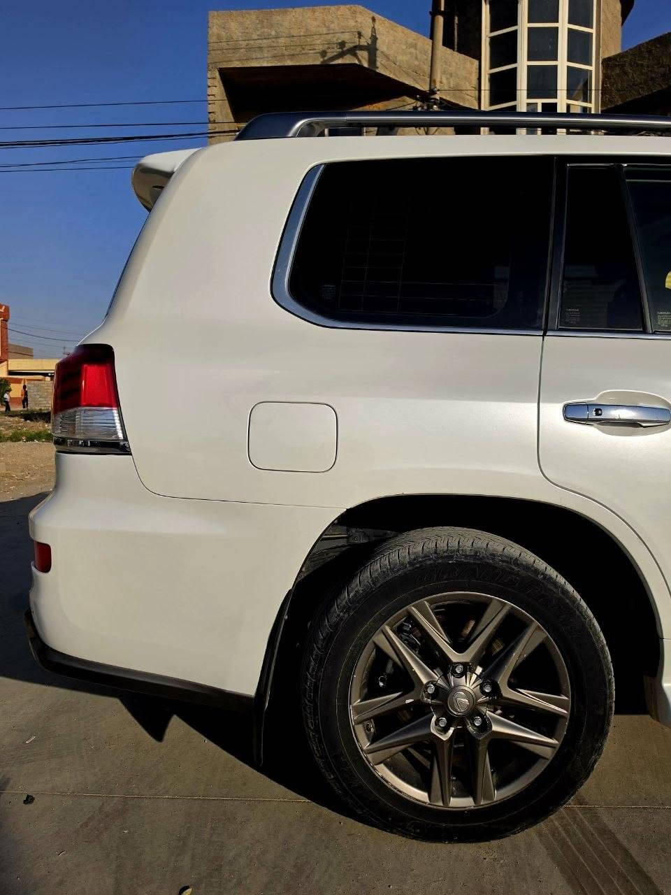لكزس 2013 LX 570 S سبورتي فول مواصفات خليجية كلين تايتل
رقم دهوك هزة وسنوية جديدة
تحويل شرط 
كير ومحرك شرط
بدون صبغ 
محرك V8 سعة 5.7 لتر
القوة: 383 حصان
ناقل حركة أوتوماتيك 6 سرعات
نظام التحكم بالجر والثبات
نظام المساعدة على نزول المنحدرات
جنوط ألمنيوم 20 إنچ
إطارات 285/50R20 جديدة
فتحة سقف/مون روف
روف رايل
سبويلر خلفي
عتبات جانبية
مصابيح أمامية عالية التجهيز
كشافات ضباب
حساسات أمامية وخلفية
مرايا كهربائية وقابلة للطي
باب خلفي كهربائي
نظام دخول وتشغيل ذكي
مقاعد جلد فاخر
مقاعد أمامية كهربائية مع Memory
تسخين وتبريد المقاعد الأمامية
تكييف أوتوماتيكي متعدد المناطق
تحكم بالتكييف للمقاعد الخلفية
دركسون كهربائي
دركسون جلد وخشب
ثلاجة/صندوق تبريد أمامي
تشغيل بصمة/Push Start
مثبت سرعة
بلوتوث
USB / AUX
بيها هواية مواصفات
مكان السيارة دهوك
#لكزس
