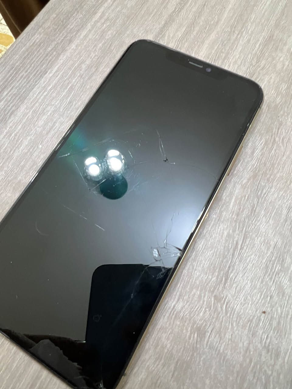 آيفون 11 برو ماكس • ٢٥٦ غ.ب. • بطارية ٨٢٪