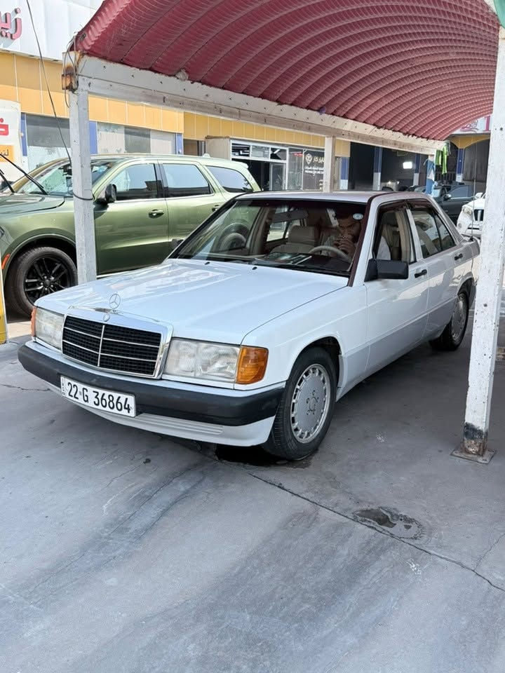 مارسيدس طيارين E190 مديل ١٩٩١
السياره على رضع البلاد مكينه و كير التبريد ثلج مشالله هزه جديده بشهر2 
السياره كامله من كلشي ربع ما تصرف عليها السعر 62$ وبيها مجال 
***********
