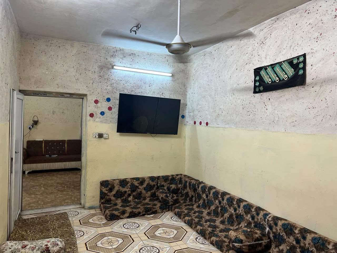 دار للبيع 100 متر طابق الثاني هيكل طابو ملك صرف علما يتم اخلاء الدار خلال اسبوع واستلام المفتاح موقع الدار كركوك اسرى مفقودين 
قرب اسواق عامر 
السعر :  70 مليون 
***********

