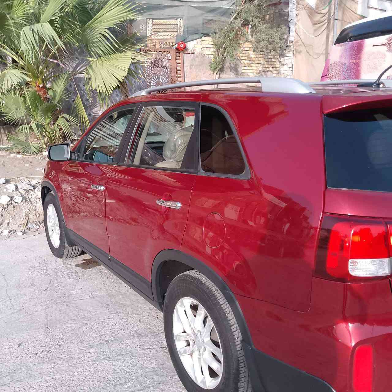 السلام عليكم سورنتو موديل 15 امريكي مكينه 4 سلندر /2400/ 7 راكب جلد  بصمه 3 قطع تبريد  بردات  بطن بيجي  ترحيب  كاميرا خلفيه ماصدا. لد   وكروز سرعه وكشن كهرباء السياره فول. عدا الفتحه .***********
