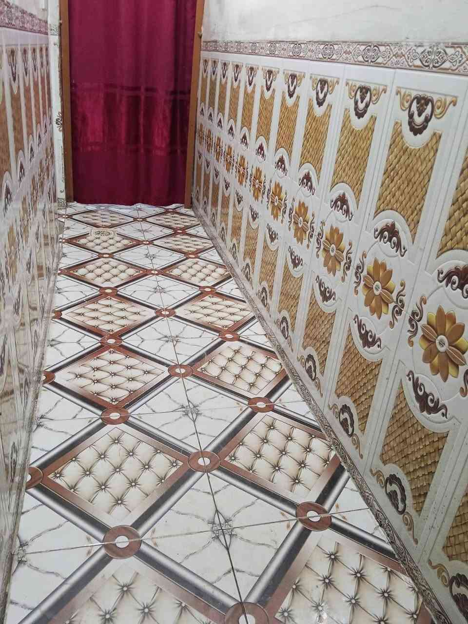 سلام وعليكم بيت للبيع في  كربلاء خلف جامعة كربلاء البيت موقعه ع شارع العام يبعد عن الامام عشر دقايق بسياره خدمات ماء مجاري كهرباء 
+قريب على مدارس ومستوصف  يعني نكول تجاري البيت  مساحة 100 متر يتكون من صالة قياس 5في 4
ومطبخ 3في3 
حمام قياس 2في2 
ويوجد طارمه قياسها 6في5تكدر تبني مضيف خارجي
 وتوجد مساحة واجة 4في5 ماقبل باب الشارع  السعر 32 

وتفاصيل اكثر اتصل وتدلل 
رقمي *********** يوجد في واتساب
