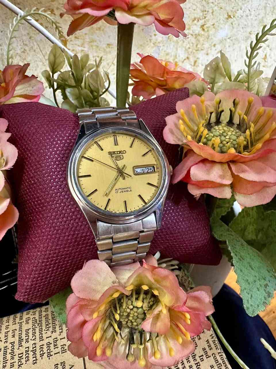السلام عليكم
تحية طيبة للجميع …

للبيع ساعة SEIKO 5 ياباني الصنع انتاج االسبعينات انتاج قديم الساعة اخت الجديدة  
الاستفسار والتواصل 
واتساب ***********

