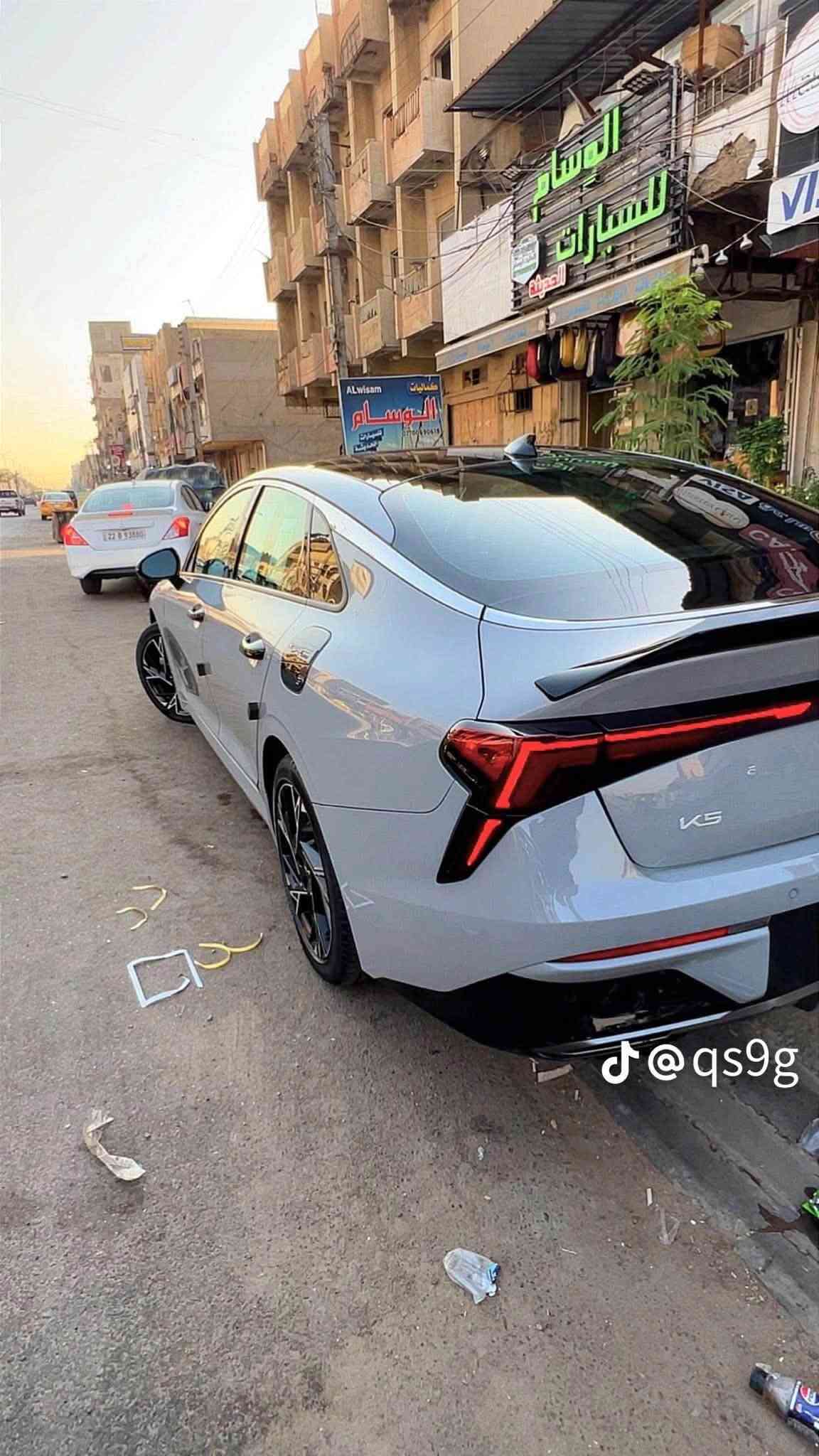 K5  موديل 2025

السلام عليكم 

GT line

وارد امريكي حادثه الحافه مال الجاملغ الخلفي فقط بدون دواخل بدون صبغ فقط كارت ع كد شبر بالجاملغ وبارد بالحافه مال صندوك  بدون ايرباك السياره رقم بغداد ماشيه 14 الف ميل محرك 2500 

مواصفاته

بصمه ابواب وتشغل 

تشغيل عن بعد

فور ويل درايف

بنوراما 

كشنات جلد اصلي اسود مطعم ب ابيض ختم جيتي 

الكشنات الاماميه تدفئه 

كشن السائق كهرباء 

سايد بريك بصمه

مود درايف 

شاحن واير ليس 

رادار امامي وجانبي وخلفي 

حساس امامي خلفي اصلي 

كامرا اصليه

تحكم مقود كامل 

صندوق ذكي يفتح عند الاقتراب من السياره 

لايت لد وبلوجكتر لد اصلي وبك لايت لد كامل 

وبعد المواصفات المعروفه بال K5 

للاستفسار اكثر الاتصال
***********
مكان بغداد

نص مكتوب في الصور:
- @qs9g GT line 2025
- @qs9g
