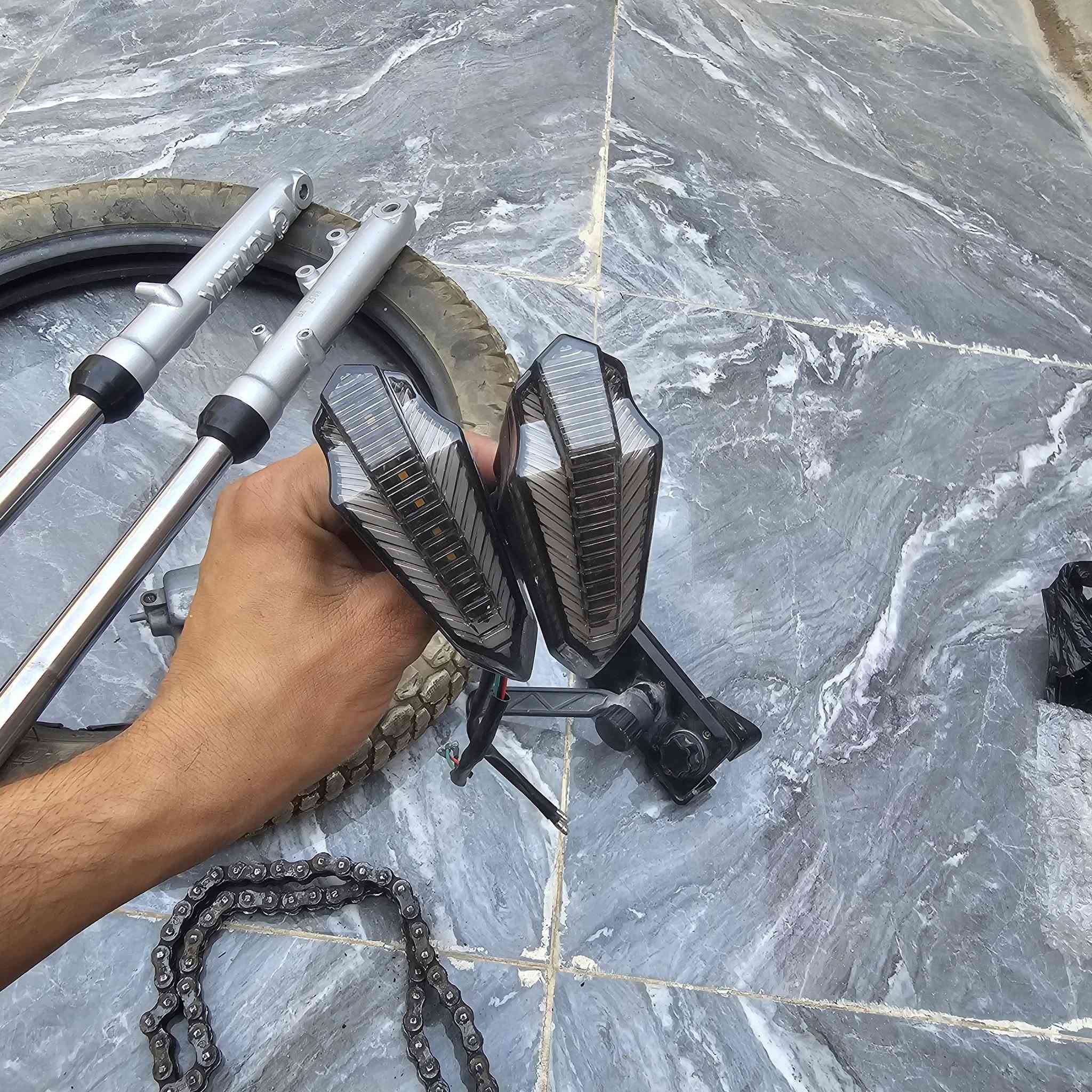 سلام عليكم شباب عندي قراض مال دراجه يراني تاير نضيف ١٠ الف و
دبلات مامي نضيفات ١٥ الف ستان مبايل صلي غوي ٥ الف
كابريتر يراني نضيفه ٥ الف و زنجيل ٣ الف  وشاير ٣ الف
***********
