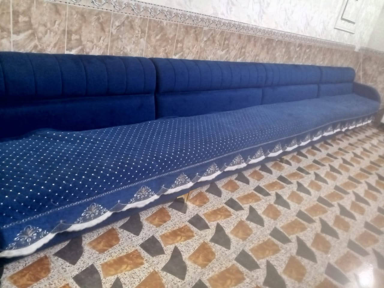 تحيه طيبه
تخم للبيع نظيف ومستخدم قليل للأستفسار  الاتصال على الرقم التالي ‏‪***********‬‏

نص مكتوب في الصور:
- امي ٤ صور