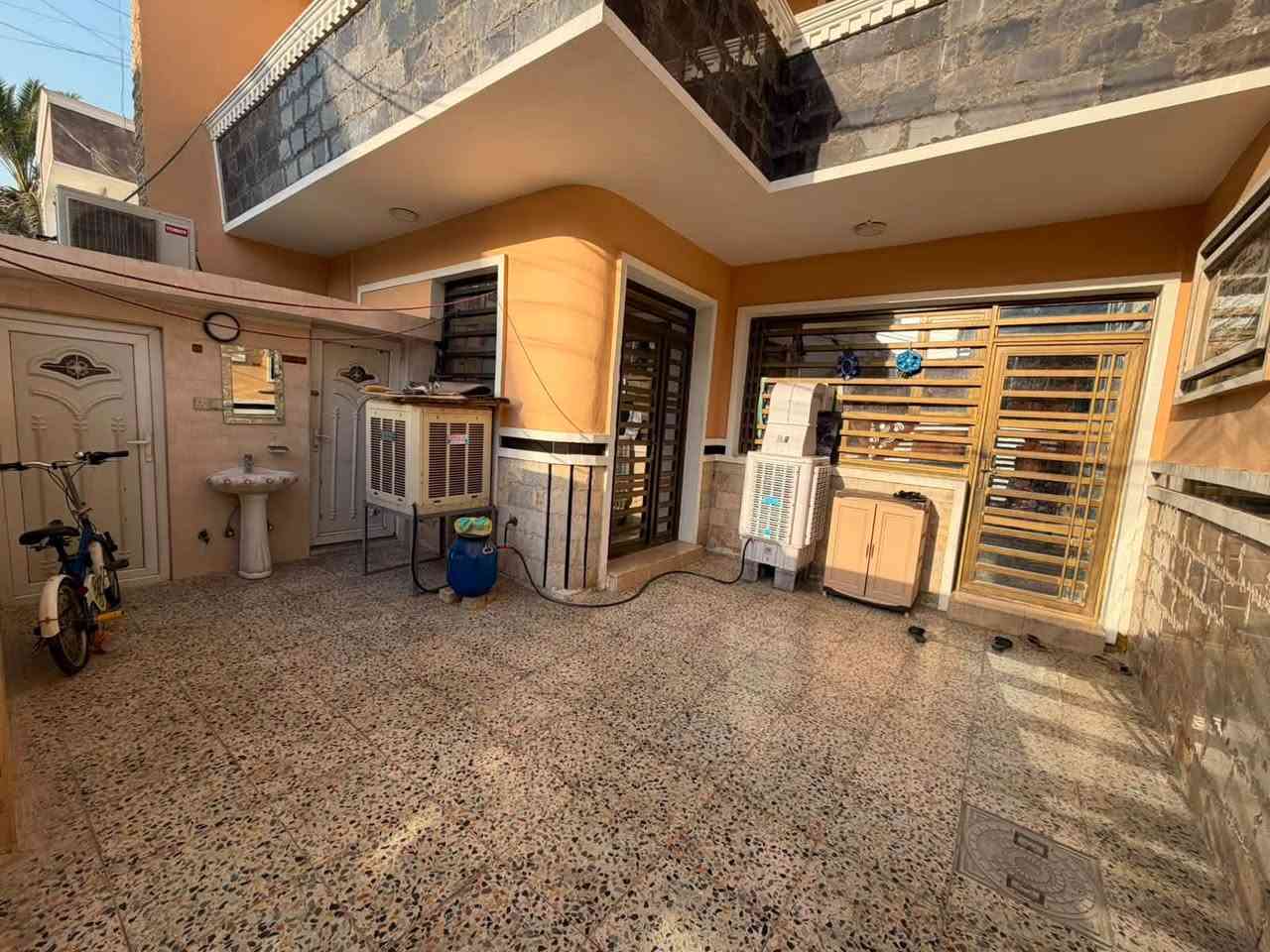 بيت  160 متر  شهداء السيديه  طابقين  درجة اولى  4  نوم   للبيع
***********
