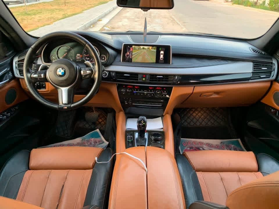BMW. V8 M50  
2015 

وكاله العروش. مكفولة. من كلشي.  
ماشية 100 الف. 
رقم ارييل تحويل. ثاني يوم 
السيارة كلها كت ام.  
داخل. لونيين. 
السيارة. جديدة. كلش. 
بردات.   
بيبان شفط. 
فتحه. 
دخول. ذكي. 
3. شاشات. 
كشنات. تدفئة تبريد. 
داته شو. 
السيارة. هواية مواصفات بيها.   
بغداد اليرموك ***********
