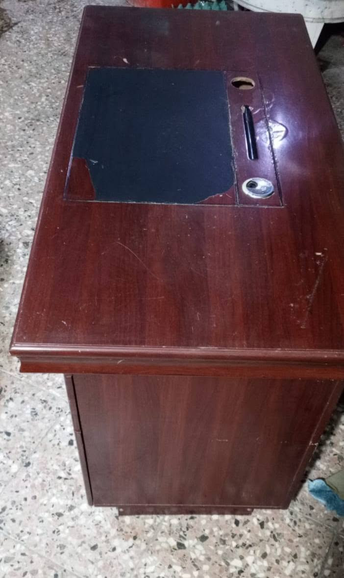 سلام عليكم للبيع مكتب صاج المكان بغداد شهداء البياع للاستفسار الاتصال عل الرقم *********** رصيد
