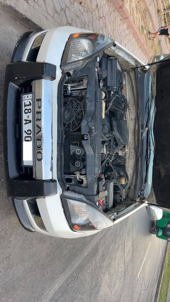 السلام عليكم 
برادو 2007 للبيع 
GX 4v
ماشيه 340 
تبريد ثلج 
حالة السياره ممتازه 
الكير جفته قبل شهر معا ضمان سنه 
السياره مكشره صبغ حاله حال باقي البرادوات ومغلفه 
العنوان بغداد الكرخ 

السعر 123.     ***********

