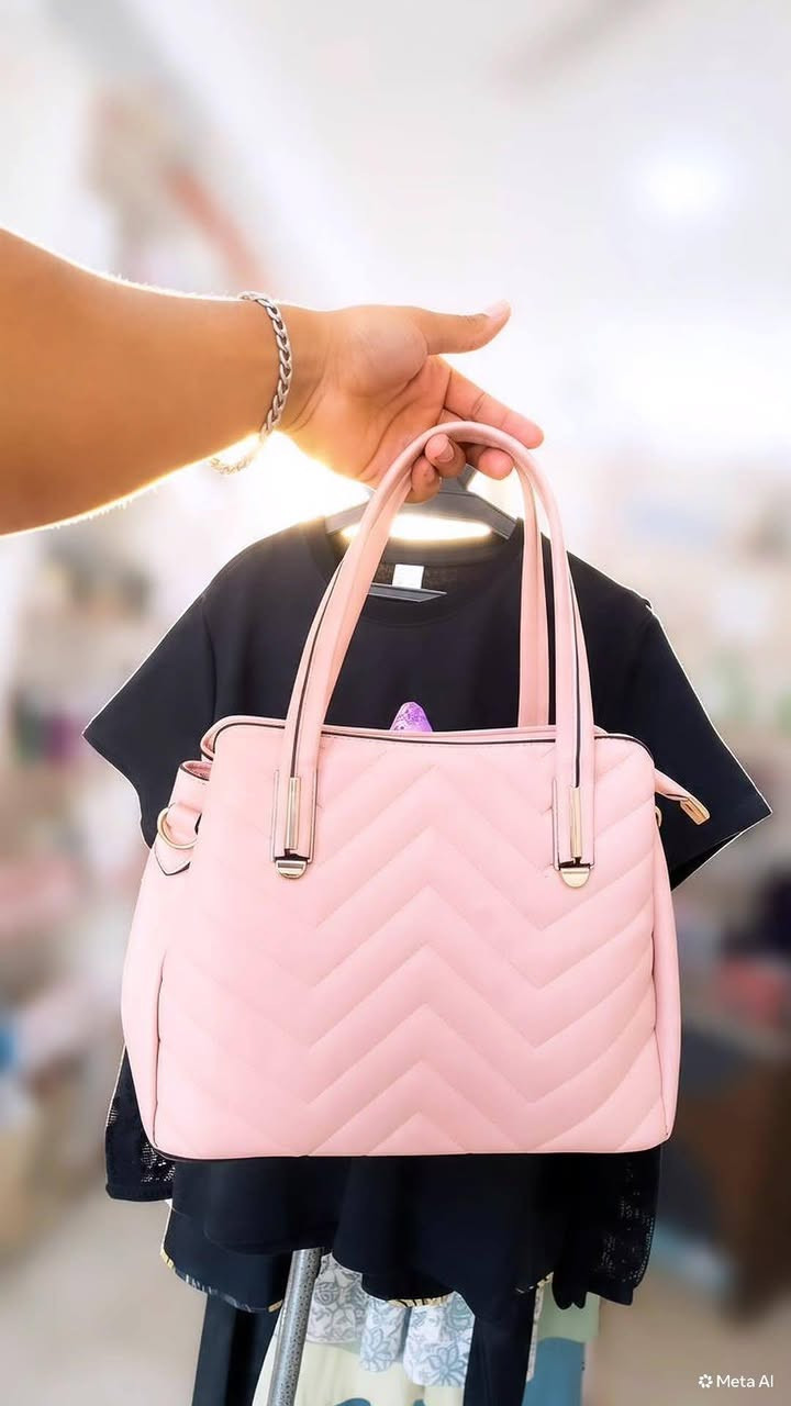 👜✨ جنط حجم كبير ووسط.. أناقة وعملية بنفس الوقت!
موديلات تخبل وتناسب كل طلعة 🤎
الحجم الكبير يشيل كل أغراضج، والوسط عملي وخفيف للاستخدام اليومي 😍

🔥 اختاري الموديل اللي يعجبج وخلي طلّتج غير!

جنط مرتبة، أنيقة، وتستاهل تكون ضمن ستايلج 🤍

نص مكتوب في الصور:
- Meta AI