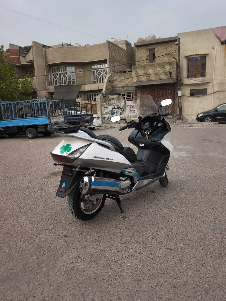 سلفر ونج 600
دراجه كلش نضيفه
سويجين ماشيه60الاف فقط
دراجه بيها مكينه هاون شرط بطناش يلا تحرك
دراجه نضافه الي بالك مكينه كفالة بلاديه بيضه
برغي نقص مابيها وعلى وضع البلاد 
شرط معدل جوه ال180وتجي وتشوف بعينك 
دراجه كلش حلوة ونضيفه بلعافية على الياخذها
((سعرها مناسب))  ((مكاني بغداد المدينه)) 
تفاصيل اكثر خاص او اتصال ((***********)) بغداد, العراق
