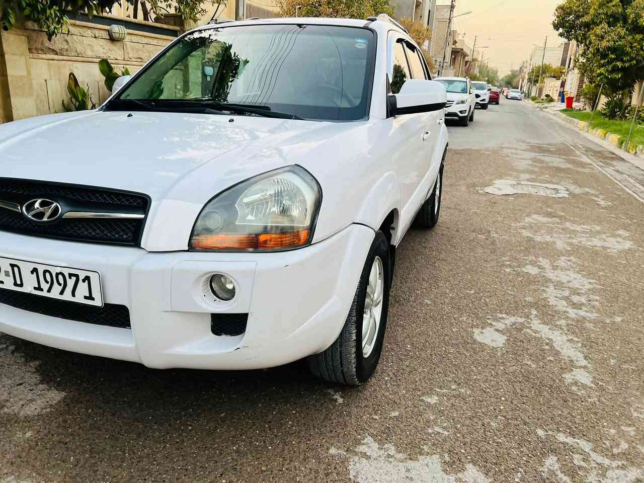 يا الله 
السلام عليكم 
هونداي توسان خليجي 2009
السيارة فول فتحه 
مكفوله من الصبغ والبارد والفتح
مكينه 2000
تخم تاير جديد
ماشيه 190ألف حقيقي
مواصفات الخليجي معروفه
السعر ١١٨ وبيه مجال 
العنوان بغداد الغزاليه 
الشراي يتصل ***********
