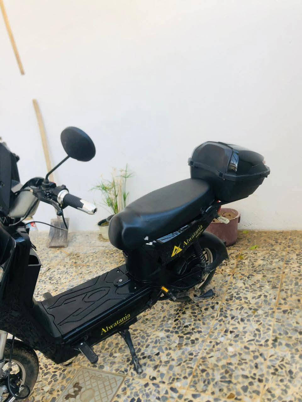 ماطور شحن للبيع بدون بطاريات
السلام عليكم ماطور شحن للبيع بدون بطاريات 
بريك امامي هيدروليك 
بريك خلفي باص 
ثلاث نوره 
سرعه 55 
ملف 800W
سعر على الخاص 
*********** واتساب موجودة

