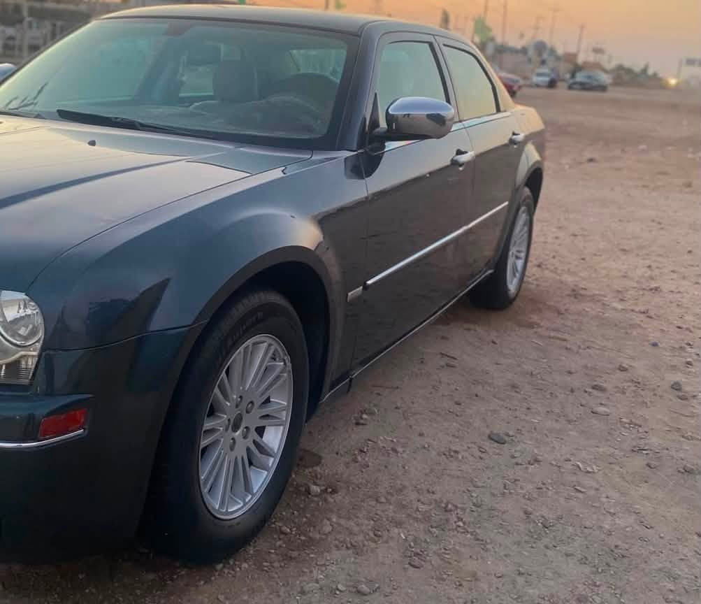 اوباماc300 موديل 2008
رقم نجف دولي سيارة جديدة مكفولة كفاله عامة ماعدا رشات صبغ الهلالات  الخلفية  السعر 115وبيها مجال عنواني ذي قار قضاء الرفاعي  ***********
***********
واتساب موجود
