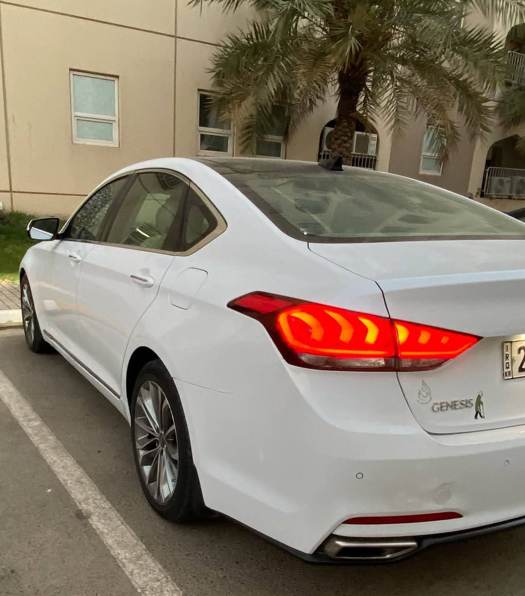 السلام عليكم جنسس ٢٠١٥ g80 خليجي فول مواصفات رقم اربيل باسمنه تحويل مكفولة عدا البنيد وجاملغ الأيمن مرشوش الرقم ***********
