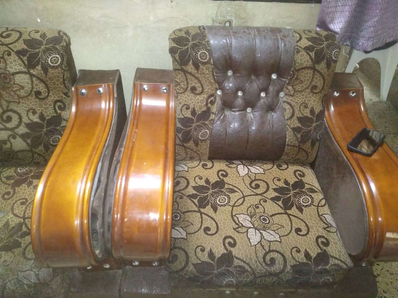 طقم كنبات • نظيف • ٢ كبار ٣ صغار