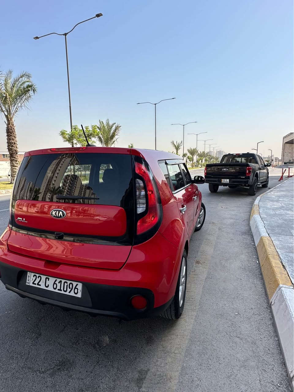 سلام عليكم للبيع كيا صول 2019 رقم اربيل الدولي السيارة وارد امريكي حادث جاملغ امامي بدون ايرباك وبدون دواخل ماشية 60 الف نص مواصفات مكينة 1600 مكفول كير ومكينة بدون فتح سيارة بلادية وبالعافية ع الياخذها مكاني الكرخ للاتصال *********** Colombo, Sri Lanka
