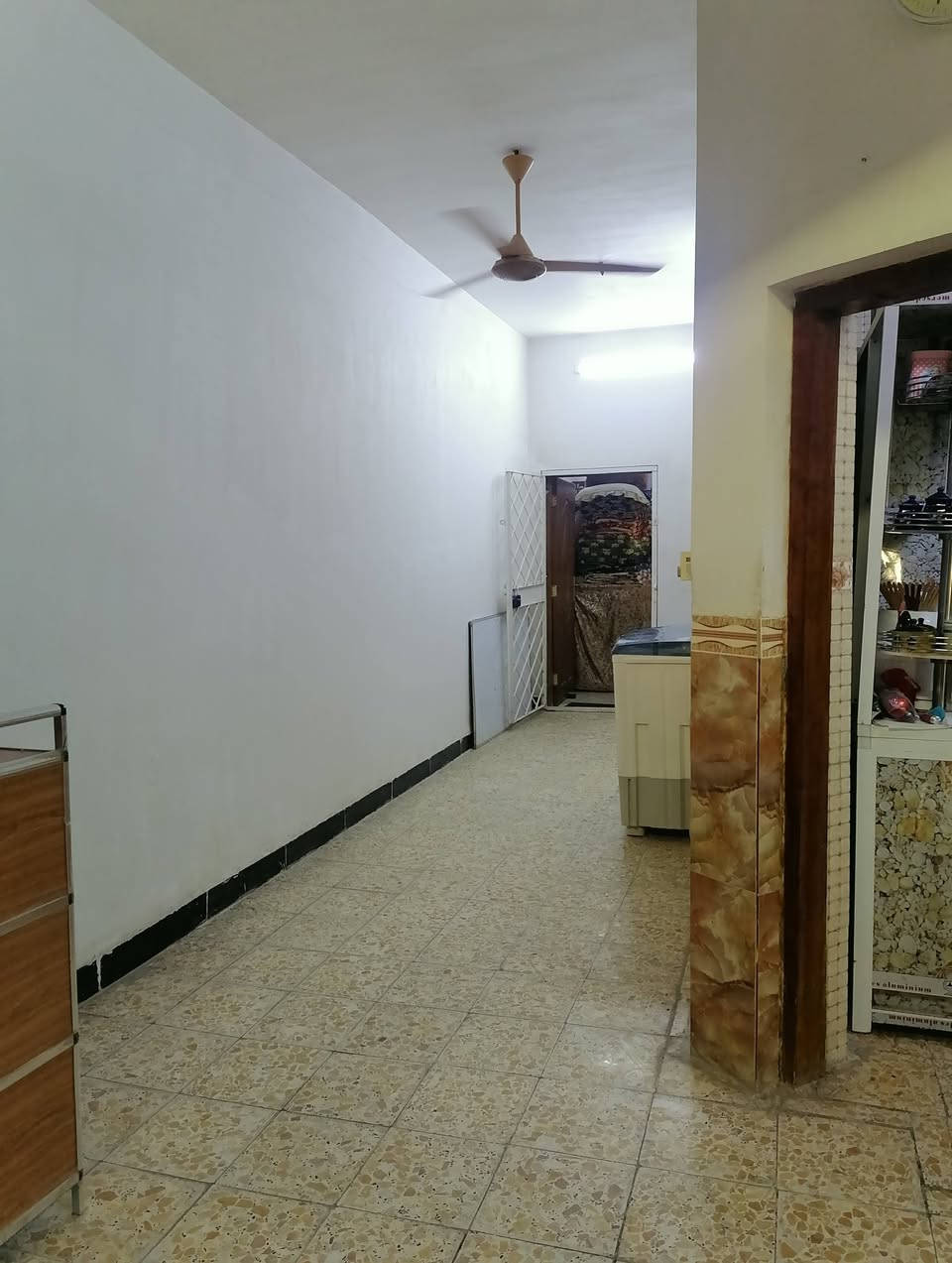 بيت للبيع 150 متر 6 * 25 طابو ملك صرف بناء حديث على الشارع مباشره (شارع الطيار التجاري) طابوق جمهوري
بيت للبيع 150 متر 6 * 25 طابو ملك صرف بناء حديث على الشارع مباشره (شارع الطيار التجاري) طابوق جمهوري
يحتوي على
 محل مساحته 3 * 5
طرمه 3 * 5
غرفة استقبال 5 * 5
صاله 3 * 6
حولي
مطبخ 4 * 4 
غرفة منام 4 * 5 
حمام 2.5 * 3
ويحتوي على منورين
وتوجد صاله في الطابق الثاني
⚫بغداد سبع البور ( ناحية الجوادين) تبعد عن بوابة الكاظميه 16 كم.
للاستفسار على الرقم ( *********** ).
