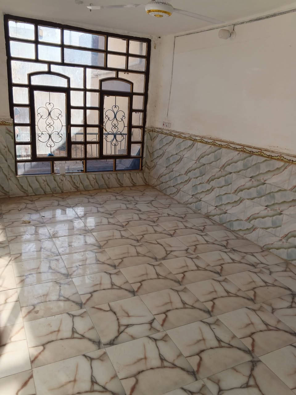 سلام عليكم
دار للبيع  طابو ملك صرف المساحة 180م الموقع التاجي حي الحسن العسكري البيت طابقين كامل بدون اي نقص للأستفسار ***********
