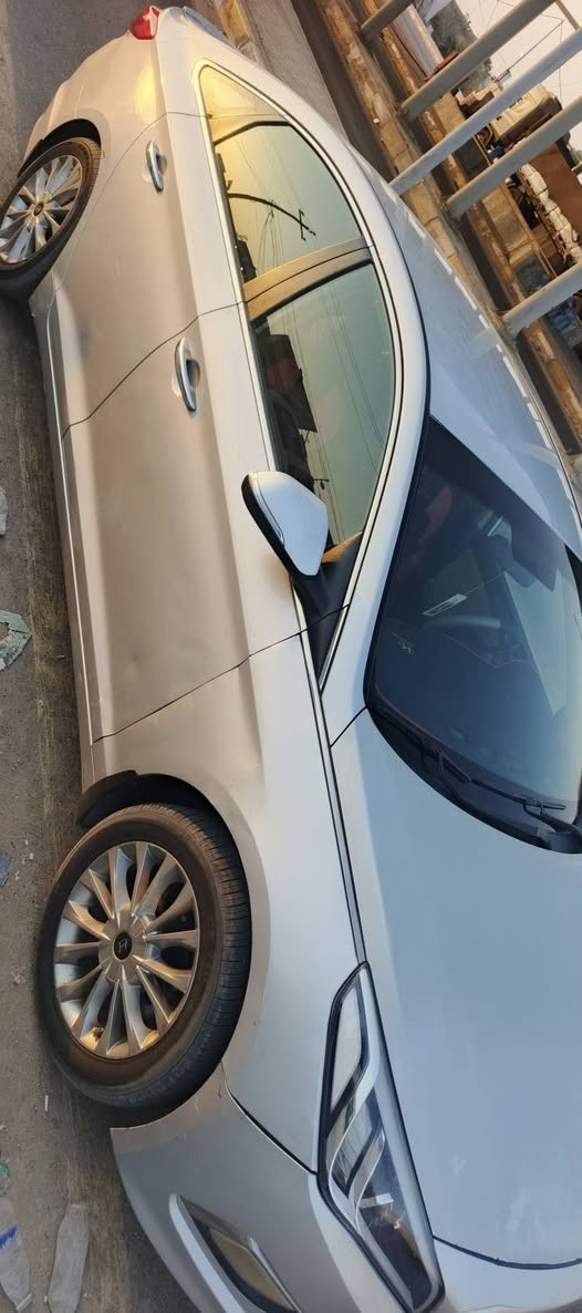 سوناتا خليجي موديل 17 رقم  مثنئ انگليزي بسمي محرك 2400 دوش بيه صبغ جاملق وبنيد بيع مستعجل  السعر 128 
رقم مبايل *********** مكاني السماوه الرميثة
