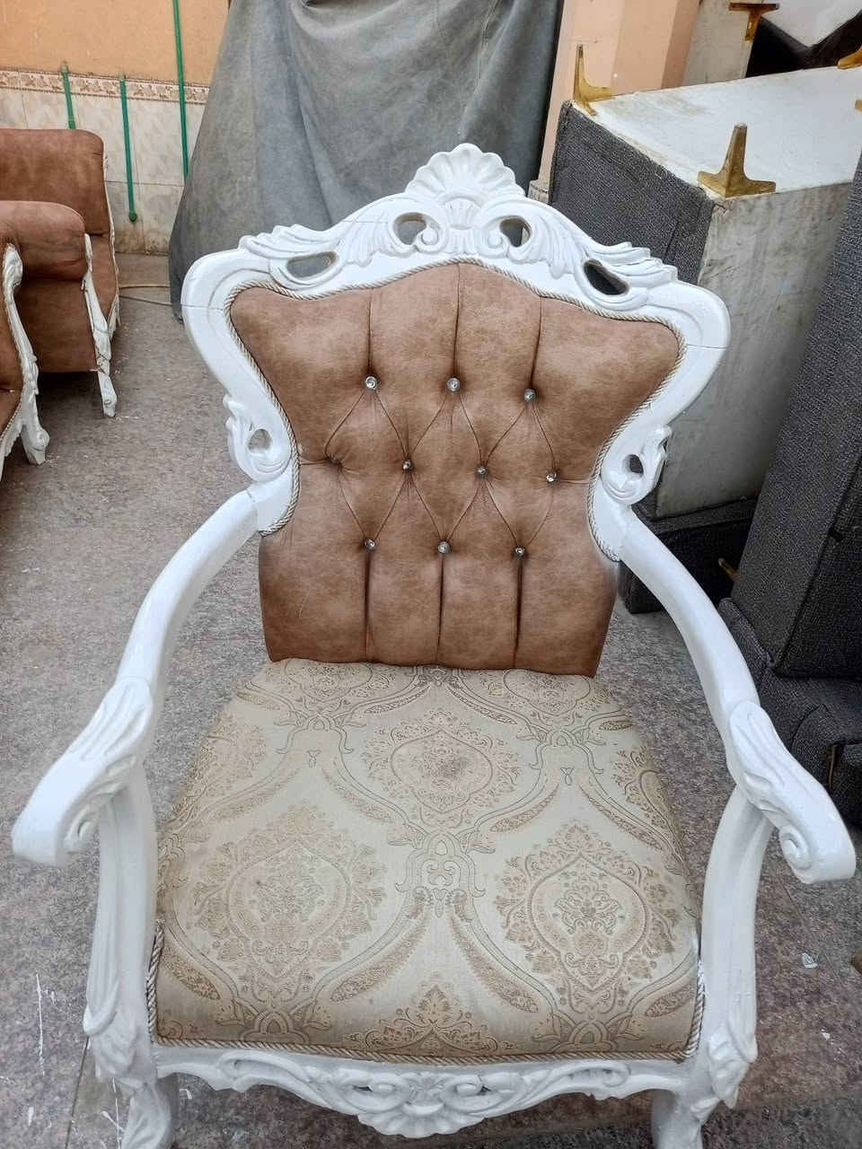 يالله تخم ملكي أخو الجديد شرط 6قطع 10 مقاعد السعر 400 وبي مجال بسيط ناصريه مركز ***********
