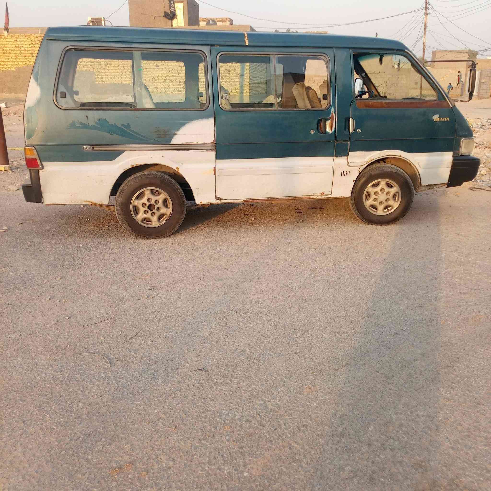 سلام عليكم سياره بسته البيع موديل 94 كير ومكينه وكسن نضيفات شواصي جدد بلادي حداديه وتأيرات وباتري جدد مصفره هيه ومرور تحويل ثاني يوم السعر 17 مكاني النجف رقم ***********
