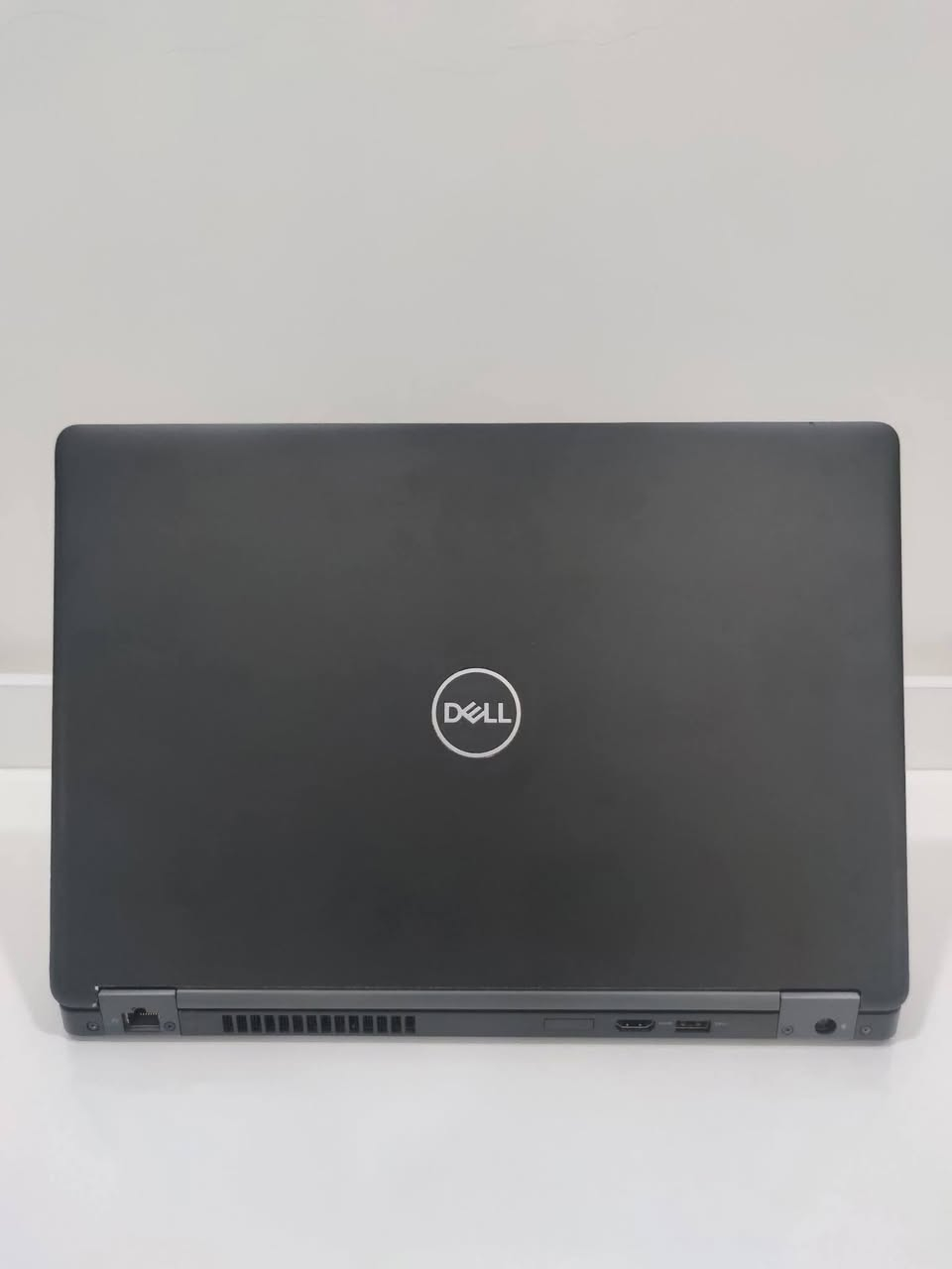 لابتوب نوع dell
المعالج كوراي 5 

الجيل الثامن 8th

الرام 8 كيكا DDR 4 

الذاكره 256 نوع SSD 

حجم الشاشه 14  IPS 

نظافه الابتوب 96%

ويندوز 10 برو

منصب لعبه GTA 5 و Resident evil 2 remake

ملحقات الشاحن الاصلي مع ماوس هديه 

 للتواصل عبر واتساب ***********
