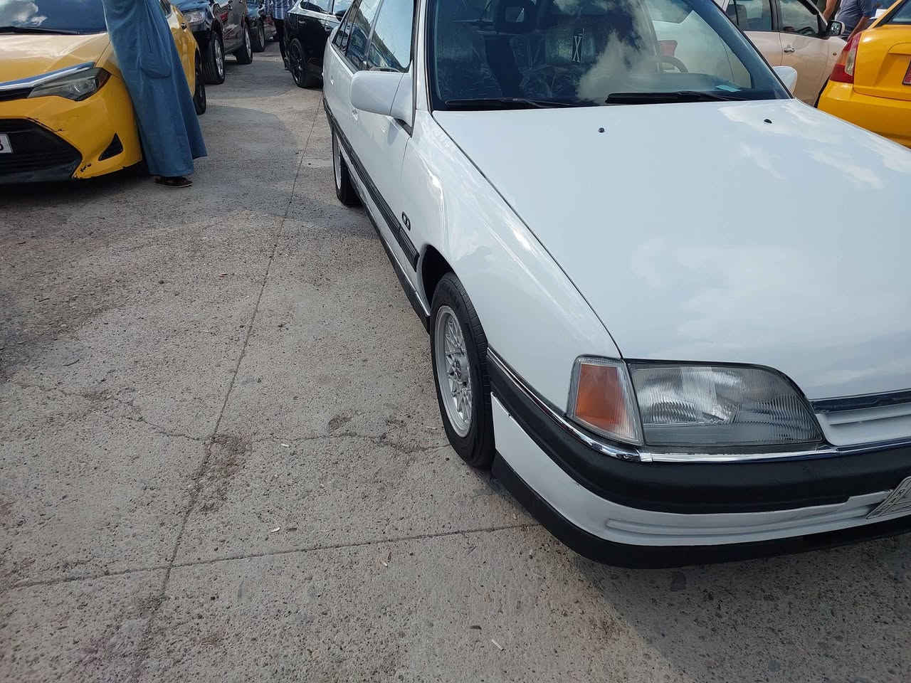 اوبل اوميكا موديل 93 محرك 20 
سنويه مشروع وطنيه بسمي دفتر بانزين بيها
سياره على وضع شركه بدون صبغ بدون تعمير بلادي
بس بيها بدنه امبدل اوربي
سعرها 45 بيها مجال 
اي استفسار  *********** كركوك, العراق
