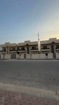 مجمع السلطان السكني • ٣٠٠م • ٥ غرف