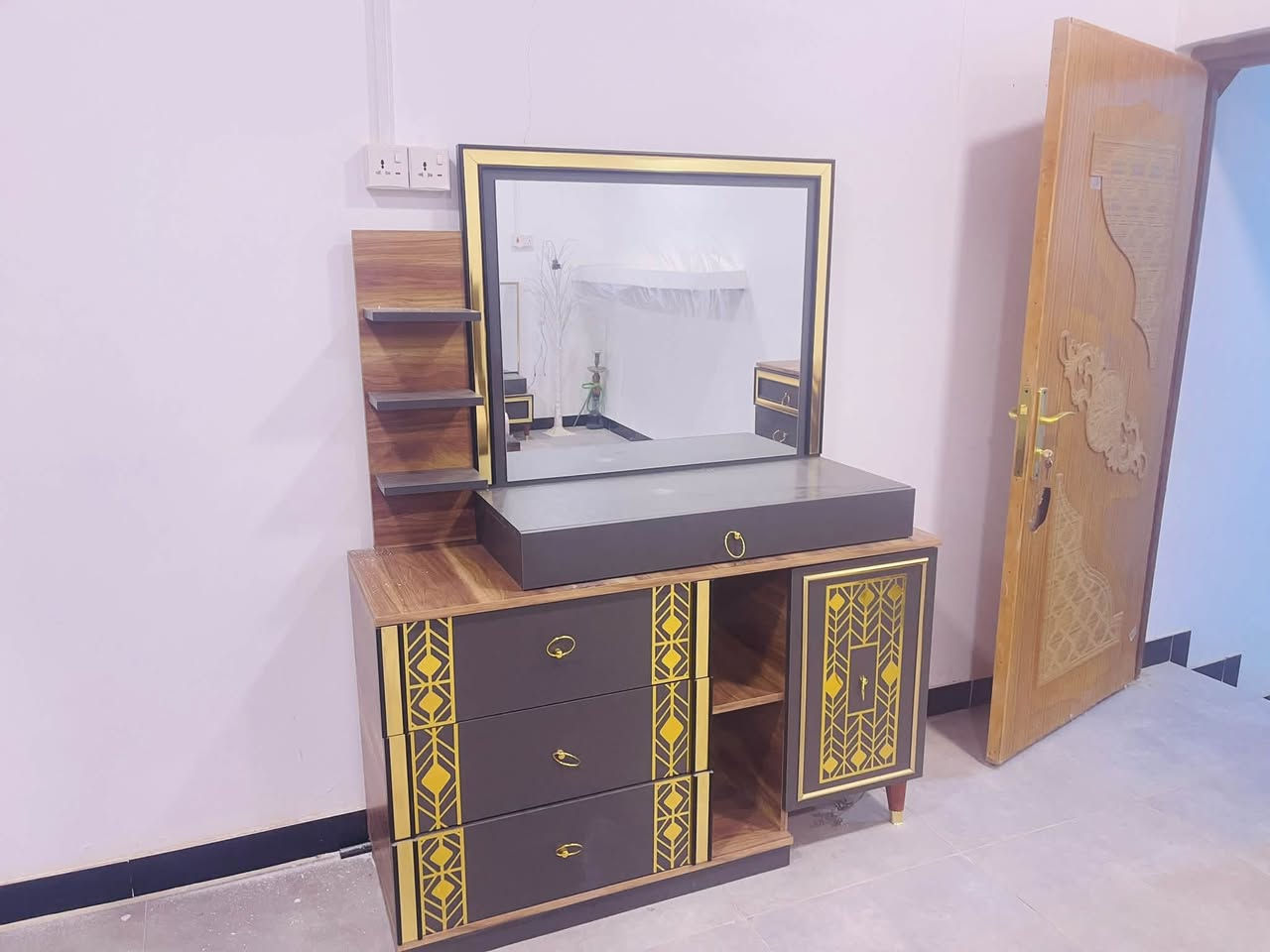 ‏سلام عليكم غرفة للبيع مكان بصره سعر 950 غرفة ما مستخدمة صاير لي أيام شدي تها***********
